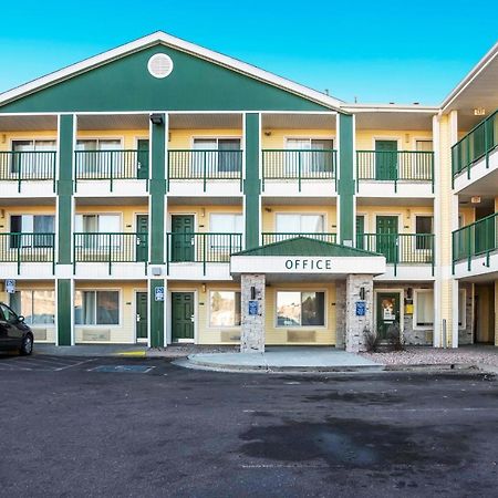 โฮมทาวน์ สตูดิโอ โคโลราโดสปริงส์ - แอร์พอร์ต Motel ภายนอก รูปภาพ