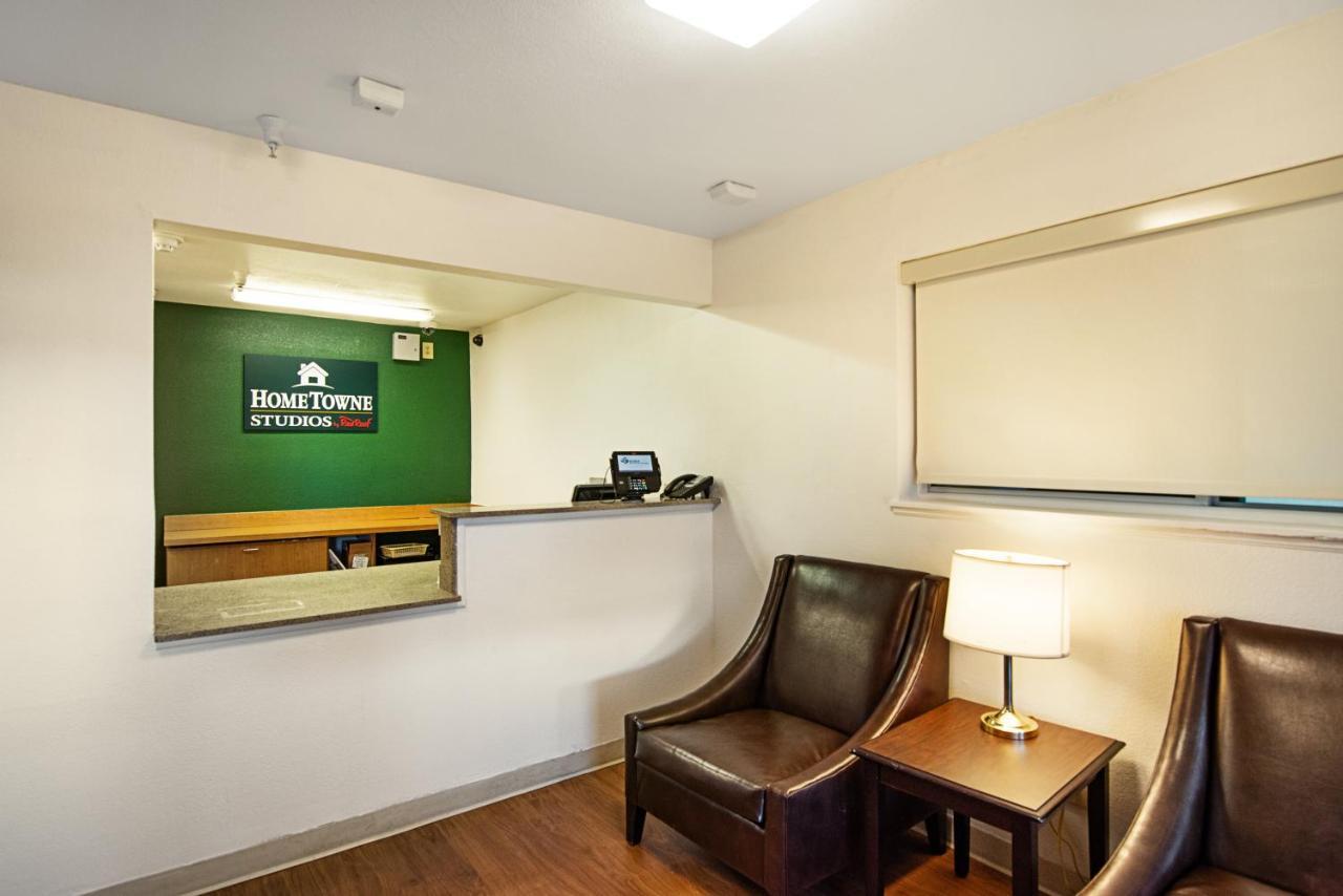 โฮมทาวน์ สตูดิโอ โคโลราโดสปริงส์ - แอร์พอร์ต Motel ภายนอก รูปภาพ