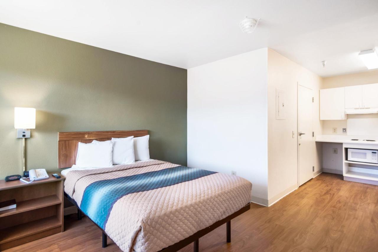 โฮมทาวน์ สตูดิโอ โคโลราโดสปริงส์ - แอร์พอร์ต Motel ภายนอก รูปภาพ
