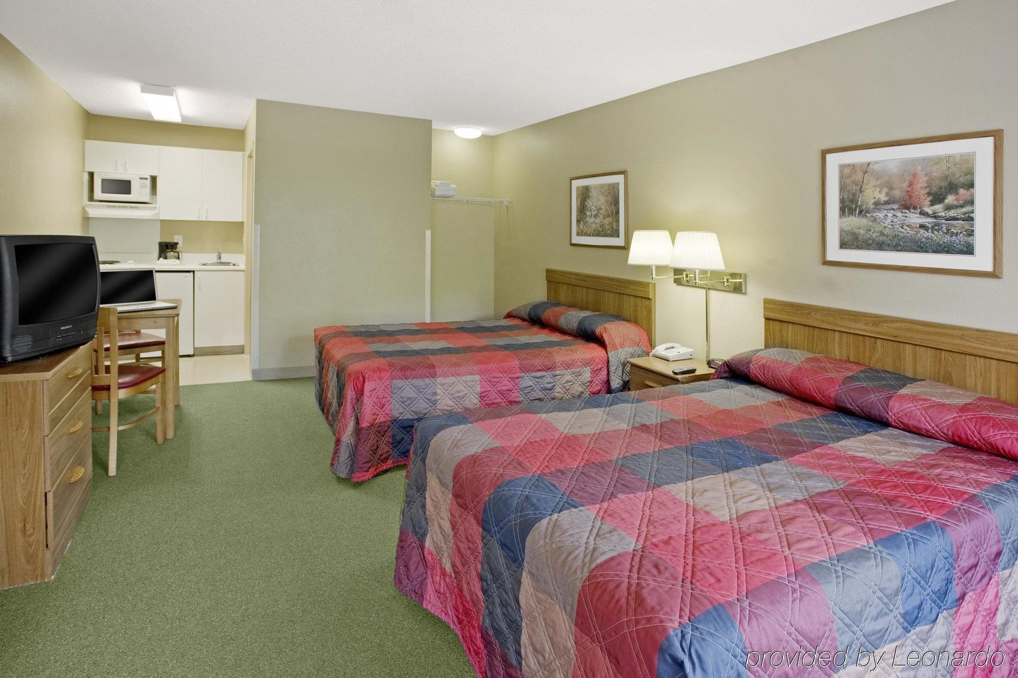 โฮมทาวน์ สตูดิโอ โคโลราโดสปริงส์ - แอร์พอร์ต Motel ภายนอก รูปภาพ