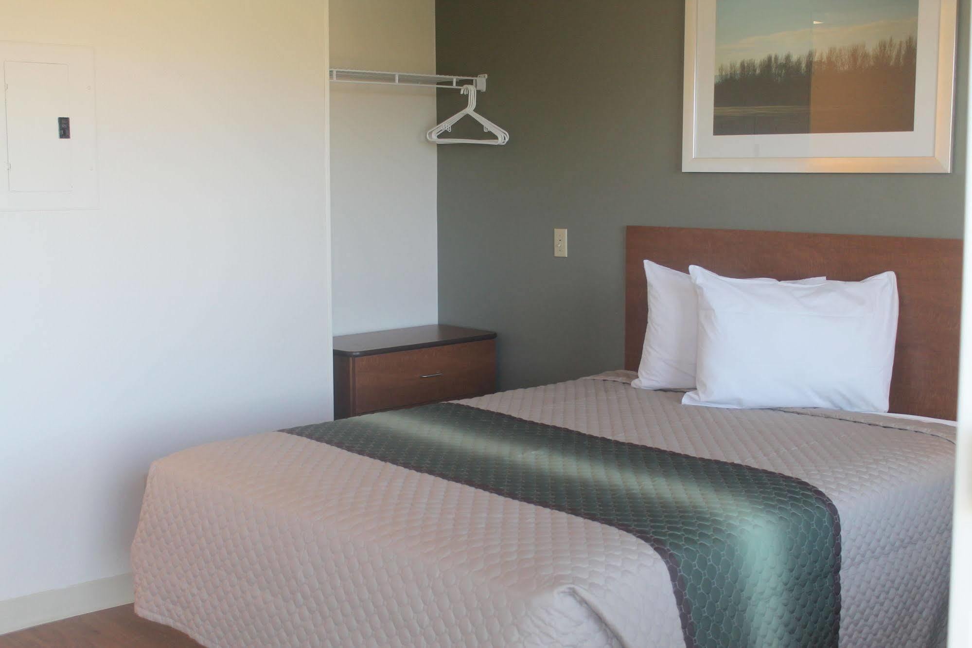 โฮมทาวน์ สตูดิโอ โคโลราโดสปริงส์ - แอร์พอร์ต Motel ภายนอก รูปภาพ